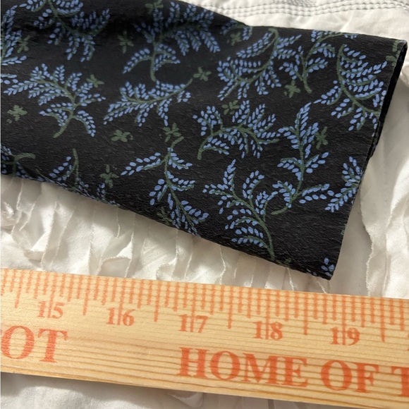 Veronica Beard Black Clarke Silk Blouse. Button Back, Leg of Mutton Sleeves. - Picture 14 of 16